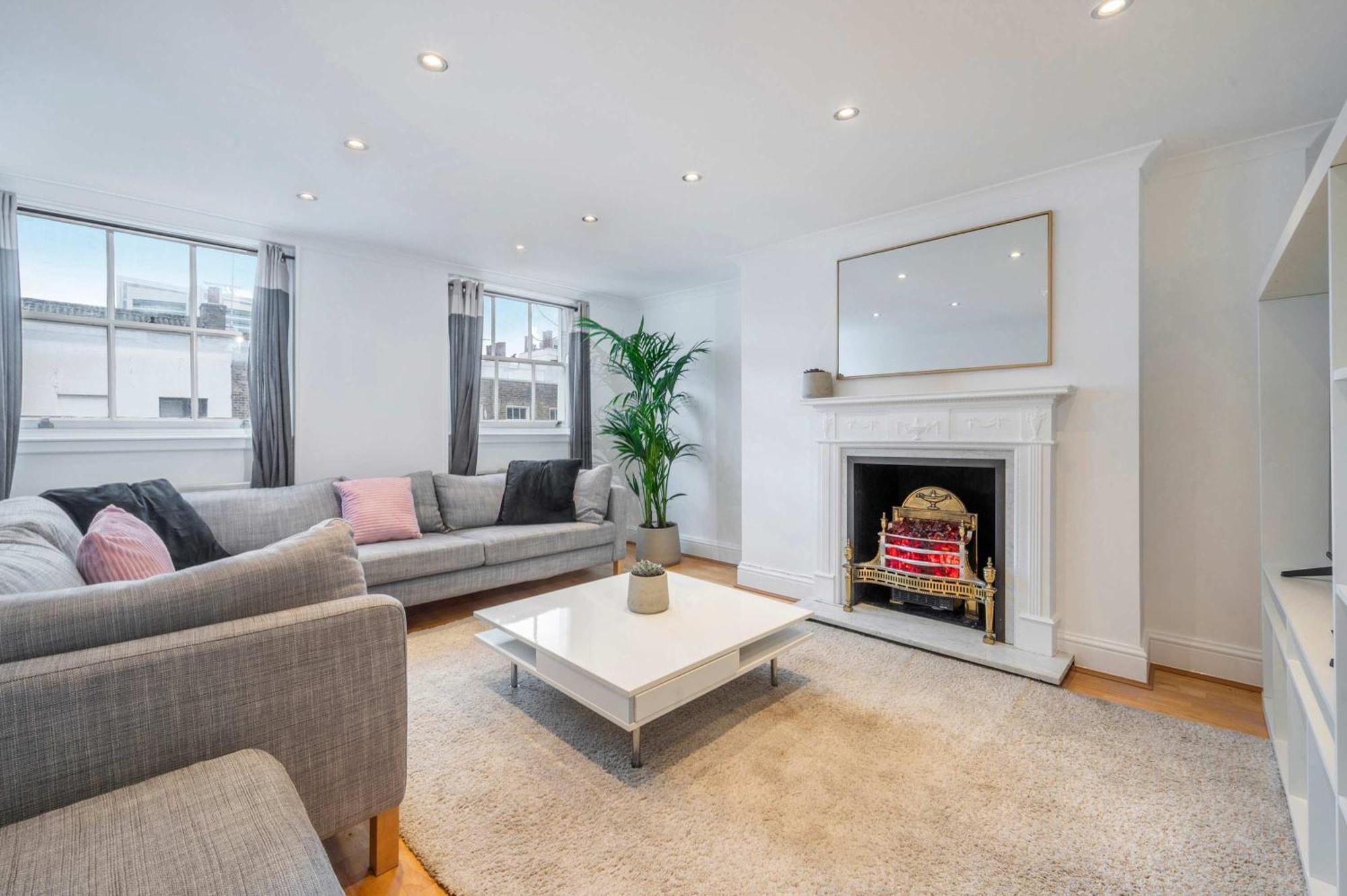 Above & Beyond - Fitzrovia - By Frankie Says Apartamento