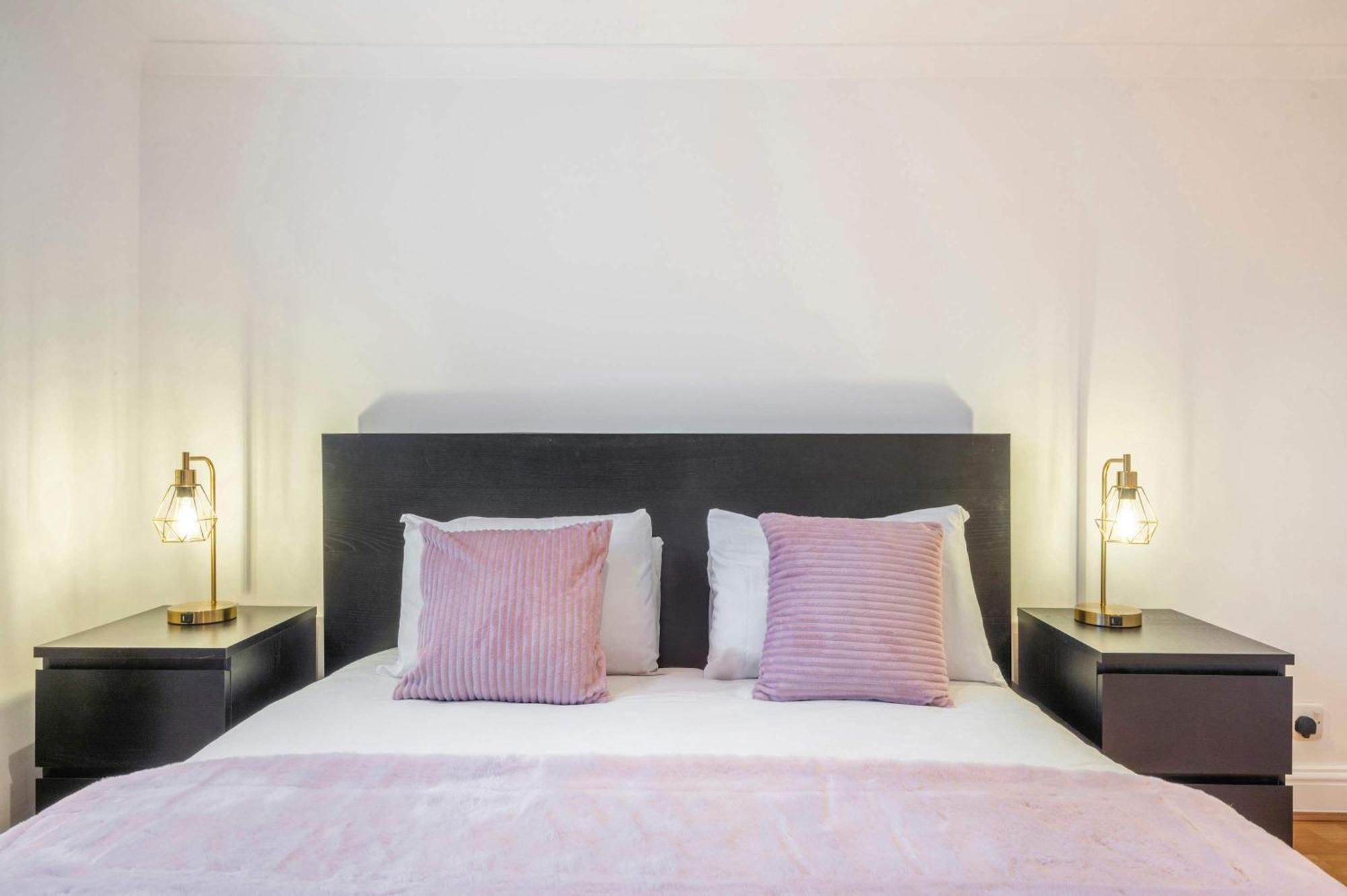 Above & Beyond - Fitzrovia - By Frankie Says Londres